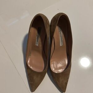 Brian Atwood suede pump. Needs heel tap replacement size 36 1/2